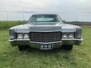 Image 2/8 of Cadillac Fleetwood 60 Special Brougham (1969)