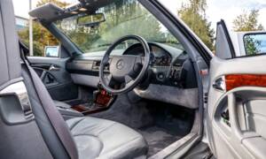 Image 4/43 of Mercedes-Benz SL 500 (1996)