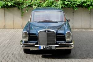 Image 7/76 de Mercedes-Benz 220 S b (1963)