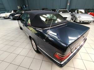 Afbeelding 5/40 van Mercedes-Benz E 200 (1996)