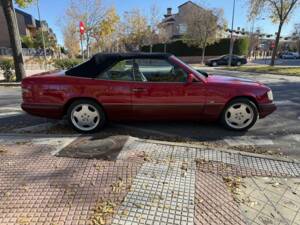 Bild 5/8 von Mercedes-Benz E 220 (1994)