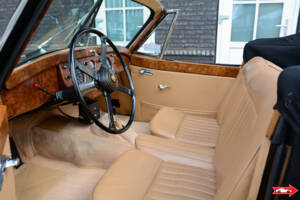 Immagine 29/47 di Jaguar XK 140 DHC (1956)
