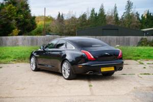 Bild 28/50 von Jaguar XJ 5.0 (2011)