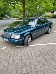 Afbeelding 34/38 van Mercedes-Benz E 200 (1995)