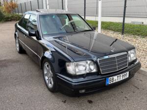 Bild 2/15 von Mercedes-Benz E 500 (1995)