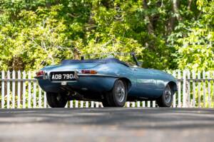 Image 29/46 de Jaguar E-Type "Lightweight" (1963)