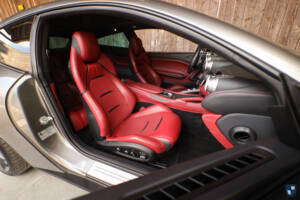 Image 22/61 de Ferrari GTC4Lusso (2017)