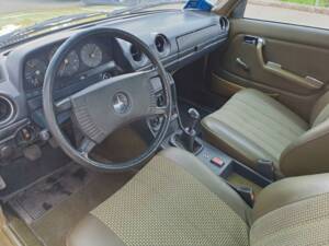 Bild 47/49 von Mercedes-Benz 200 (1979)