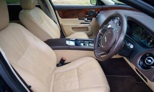 Image 4/50 of Jaguar XJ 5.0 (2010)