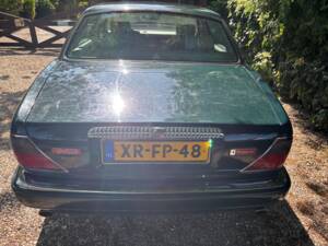 Image 2/10 of Daimler Double Six (1997)