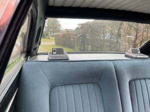 Bild 32/60 von Peugeot 504 V6 Coupe (1975)