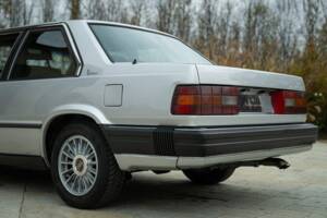 Image 20/50 de Volvo 780 Bertone 2.4 TD (1987)