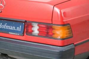 Obraz 29/50 pojazdu Mercedes-Benz 190 D (1986)