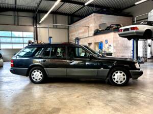 Bild 5/54 von Mercedes-Benz 300 TD Turbo (1993)