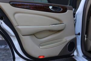 Imagen 33/77 de Jaguar XJ 8 4.2 (2005)