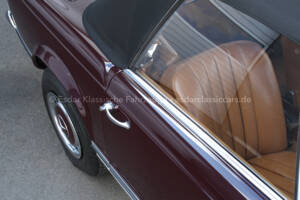 Image 25/33 de Mercedes-Benz 280 SL (1969)