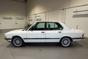 Afbeelding 2/52 van BMW 528i (1984)