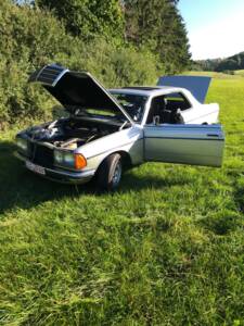 Afbeelding 31/53 van Mercedes-Benz 230 CE (1984)