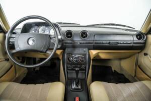 Afbeelding 7/50 van Mercedes-Benz 300 D (1978)