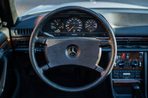 Image 26/44 de Mercedes-Benz 500 SEL (1984)