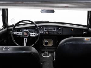 Bild 27/44 von MG MGB GT (1971)