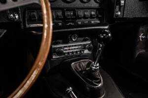 Image 16/53 de Jaguar E-Type (1970)