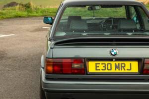 Image 9/50 of BMW 325i (1990)