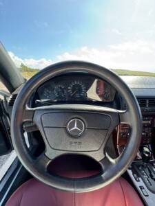 Image 21/51 of Mercedes-Benz SL 320 (1996)