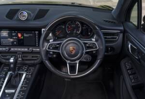 Bild 15/28 von Porsche Macan S (2020)
