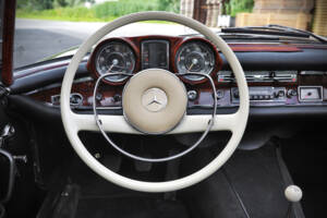 Immagine 41/71 di Mercedes-Benz 220 SE b (1961)