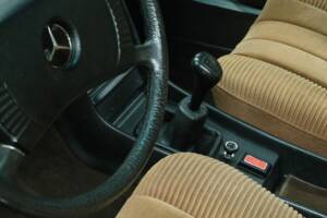 Image 29/50 de Mercedes-Benz 280 SE (1975)