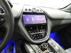 Image 8/15 of Aston Martin DBX707 (2022)