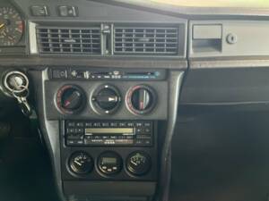 Bild 20/21 von Mercedes-Benz 190 E 2.3-16V (1985)