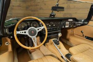 Image 2/19 of Jaguar E-Type (1970)