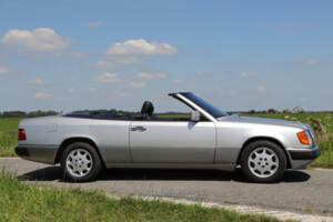 Image 31/39 of Mercedes-Benz 300 CE-24 (1992)