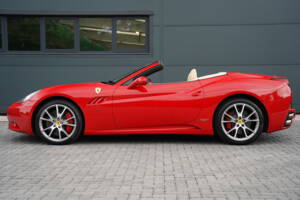 Image 4/50 of Ferrari California (2010)