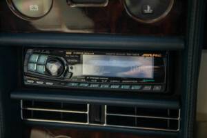 Image 17/50 of Bentley Azure Mulliner (1996)