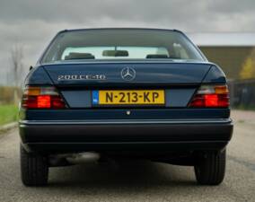Bild 43/79 von Mercedes-Benz 200 CE (1993)