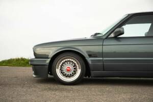 Image 47/50 of BMW 325i (1990)