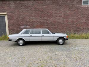 Bild 6/34 von Mercedes-Benz 250 lang (1983)
