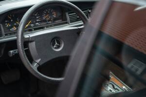 Bild 23/74 von Mercedes-Benz 190 E (1990)