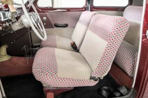 Image 15/50 of Volvo PV 444 (1953)