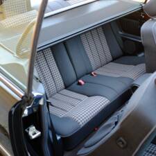 Image 87/171 of Mercedes-Benz E 220 (1994)