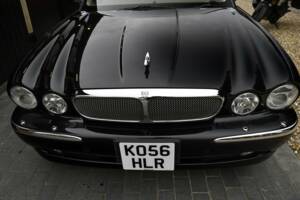 Image 22/50 of Jaguar XJ 8 4.2 (2006)