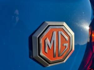 Image 22/50 of MG MGB GT (1972)