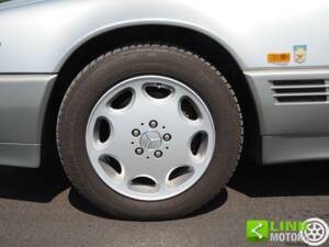 Image 46/50 of Mercedes-Benz 300 SL-24 (1992)