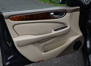 Image 38/50 de Jaguar XJ 8 4.2 (2009)