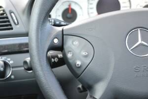 Imagen 32/100 de Mercedes-Benz E 55 AMG (2003)