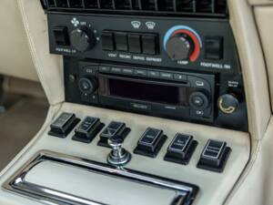 Afbeelding 37/62 van Aston Martin V8 Vantage X-Pack (1987)