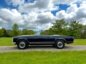 Image 15/50 de Mercedes-Benz 230 SL (1967)